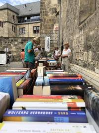 Der beliebte Bücherflohmarkt mit Unterstützung vom Bibliotheksförderverein e.V. [(c): Stefanie Hahn]