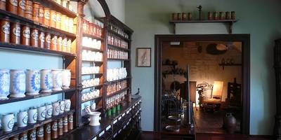 Auch die Apotheke im Städtischen Museum gehört zu einem bedeutenden Schatz lebendiger Vergangenheit des 18. Jahrhunderts in Sachsen - Anhalt