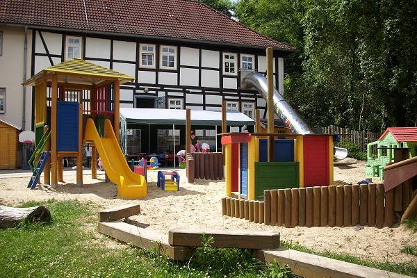 KITA_Kunterbunt_Spielplatz_2